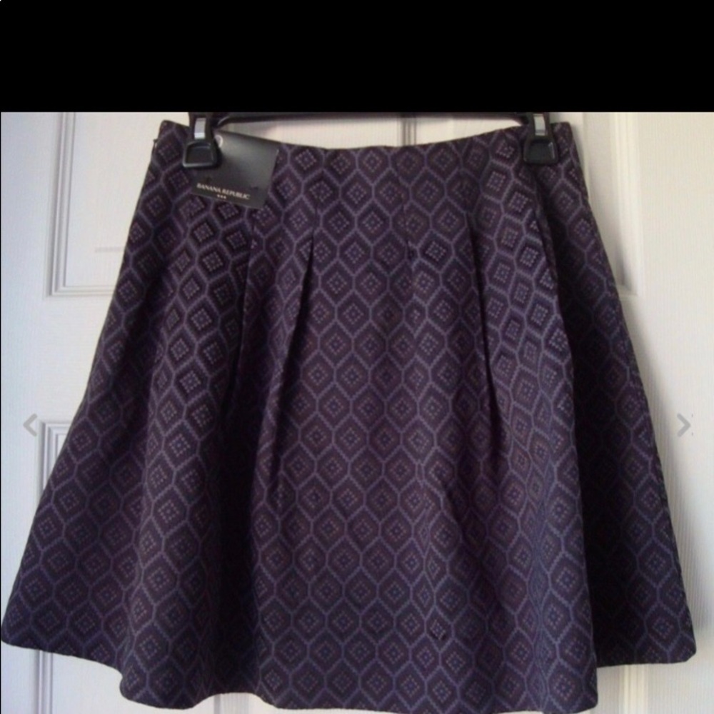 Banana Republic Women's Jacquard Pleated lined Mini Skirt -size 4- like new